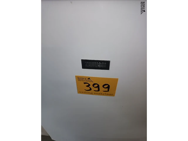 Lot 399 - koelkast zanussi - afbeelding 2 van  5