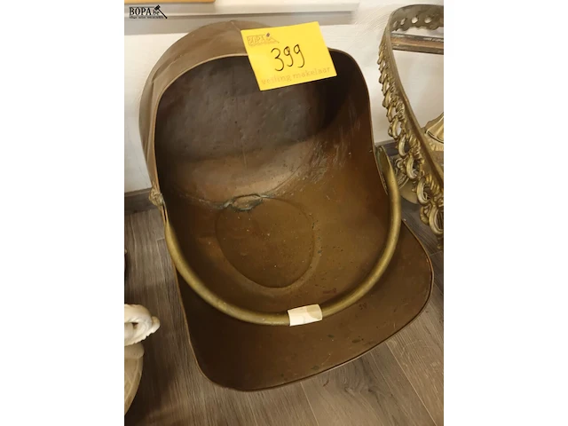 Lot 399 - koperen houtmand - afbeelding 1 van  3