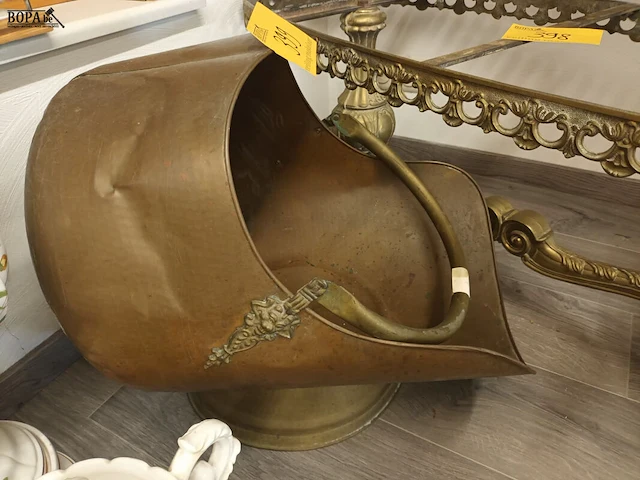 Lot 399 - koperen houtmand - afbeelding 2 van  3