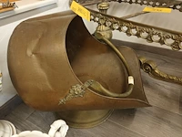 Lot 399 - koperen houtmand - afbeelding 2 van  3