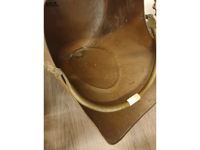 Lot 399 - koperen houtmand - afbeelding 3 van  3