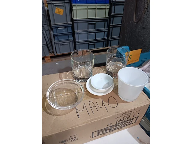 Lot 4 - amusepotjes en schoteltjes - afbeelding 1 van  2