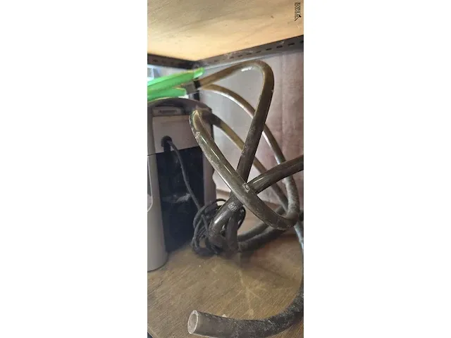 Lot 4 - aquarium met deco & pomp - afbeelding 7 van  8