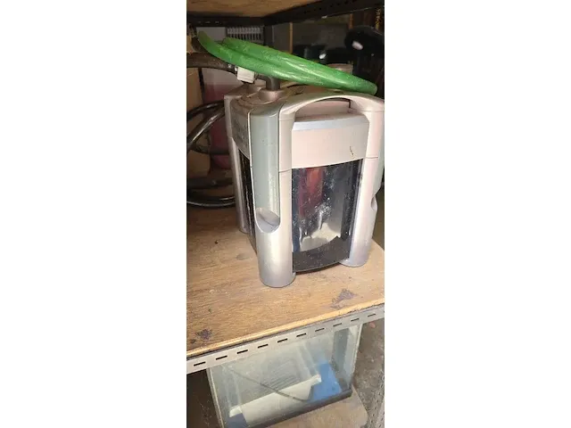 Lot 4 - aquarium met deco & pomp - afbeelding 8 van  8