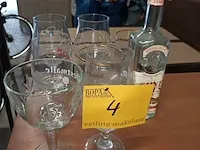 Lot 4 - bierglazen en aangebroken fles rum. 8 stuks