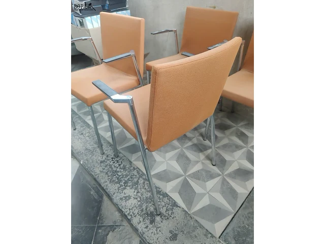 Lot 4 - bureelstoelen artifort - 4 stuks - afbeelding 3 van  4