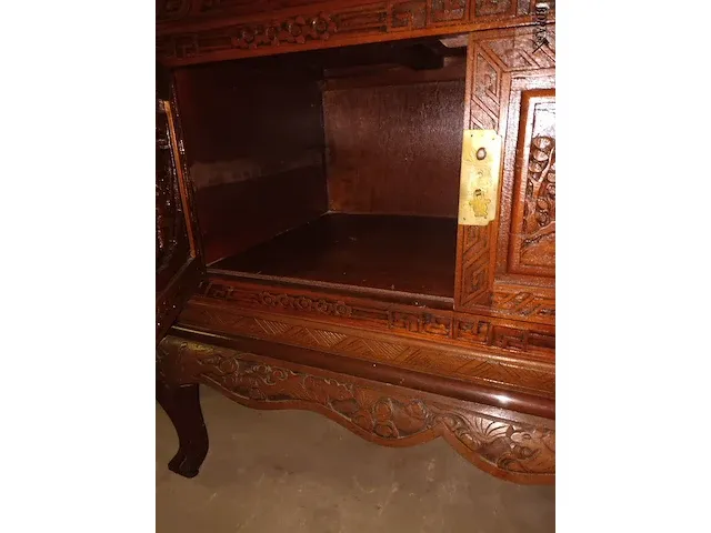 Lot 4 - chinese volhouten kast - afbeelding 5 van  6