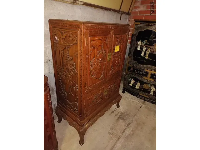 Lot 4 - chinese volhouten kast - afbeelding 6 van  6