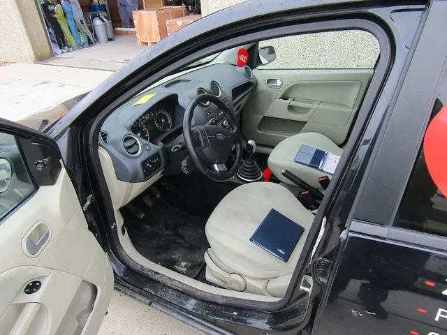 Lot 4 - ford fiesta (2007-chass.wf0hxxgajh7t80706) - afbeelding 12 van  14