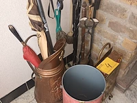 Lot 4 - haard benodigdheden en paraplubakken - afbeelding 2 van  4