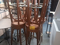 Lot 4 - houten barkruk. 8 stuks - afbeelding 1 van  3