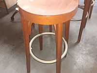 Lot 4 - houten barkruk. 8 stuks - afbeelding 2 van  3
