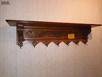 Lot 4 - houten gesneden kapstok