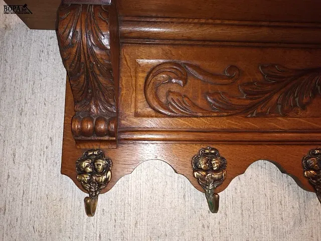 Lot 4 - houten gesneden kapstok - afbeelding 2 van  3