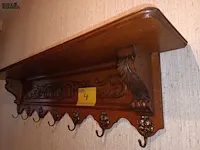 Lot 4 - houten gesneden kapstok - afbeelding 3 van  3