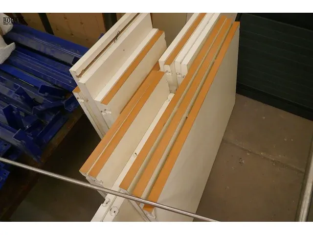 Lot 4 - kleerkast - afbeelding 2 van  10