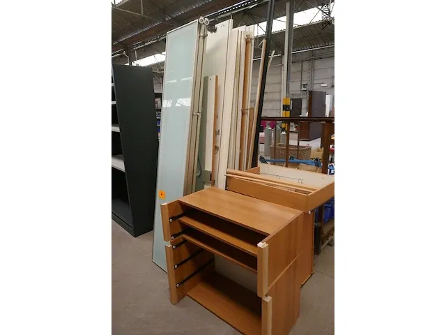 Lot 4 - kleerkast - afbeelding 10 van  10