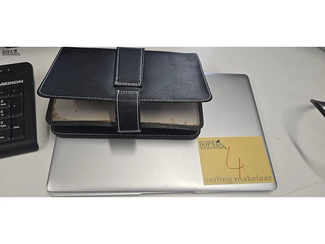 Lot 4 - laptop schneider voor onderdelen + tablet - afbeelding 1 van  8