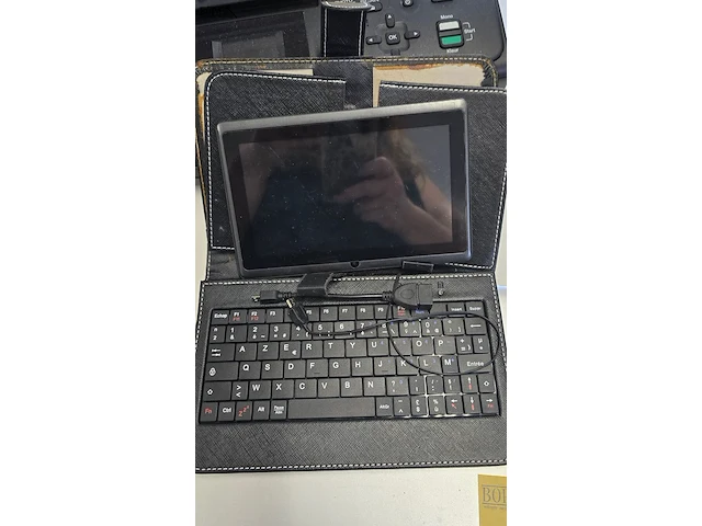 Lot 4 - laptop schneider voor onderdelen + tablet - afbeelding 2 van  8