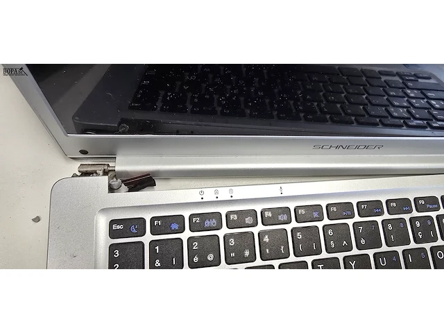 Lot 4 - laptop schneider voor onderdelen + tablet - afbeelding 8 van  8