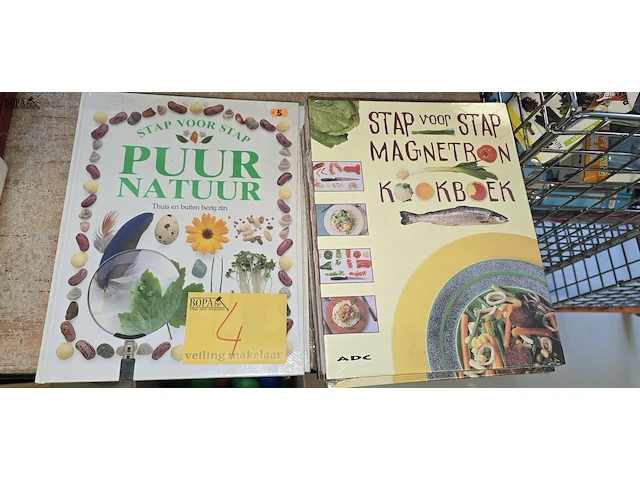 Lot 4 - magnetron kookboeken en tuinierboeken - afbeelding 1 van  3