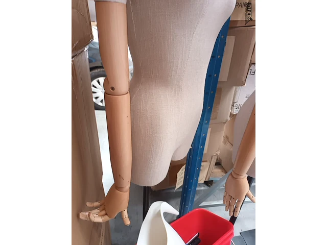 Lot 4 - mannequin pop - afbeelding 2 van  3