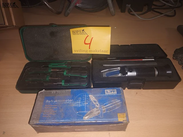 Lot 4 - materiaal in koffer. 3 stuks - afbeelding 1 van  7