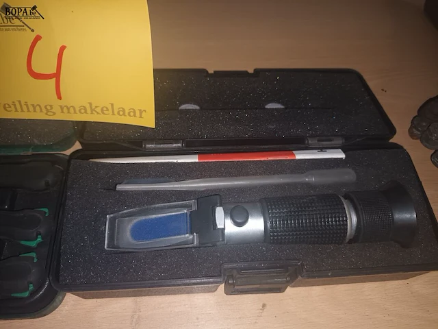 Lot 4 - materiaal in koffer. 3 stuks - afbeelding 4 van  7