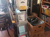 Lot 4 - metalen folderrek met inhoud - afbeelding 1 van  4