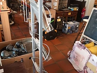 Lot 4 - metalen folderrek met inhoud - afbeelding 3 van  4