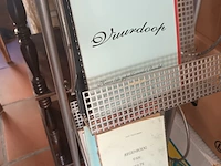 Lot 4 - metalen folderrek met inhoud - afbeelding 4 van  4