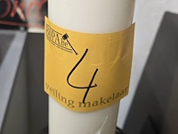 Lot 4 - moderne kandelaar met kaars - afbeelding 3 van  3