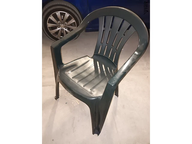 Lot 4 - pvc terrasstoelen. 24 stuks - afbeelding 3 van  4