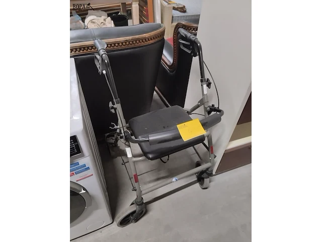 Lot 4 - rollator - afbeelding 1 van  2