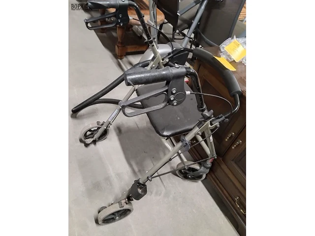 Lot 4 - rollator - afbeelding 2 van  2