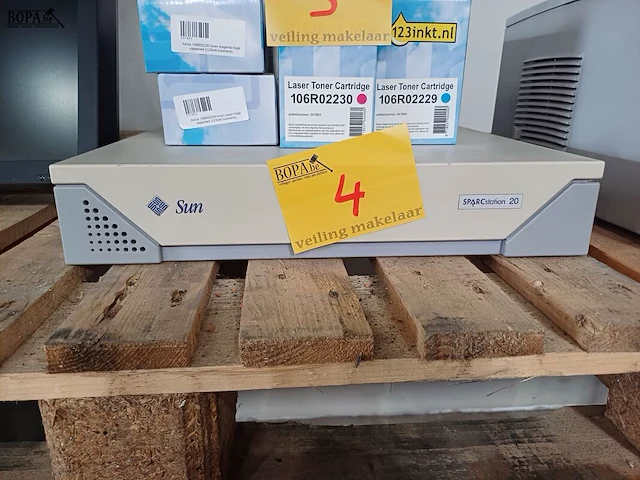 Lot 4 - sparc station 20 - afbeelding 1 van  2