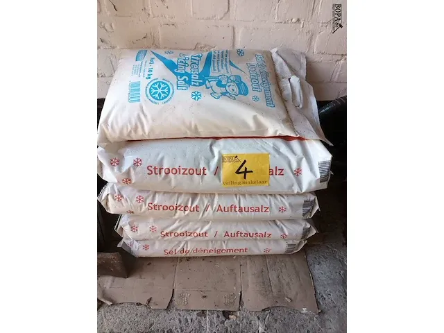 Lot 4 - strooizout. 5 zakken - afbeelding 1 van  3