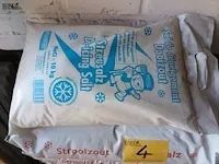 Lot 4 - strooizout. 5 zakken - afbeelding 2 van  3