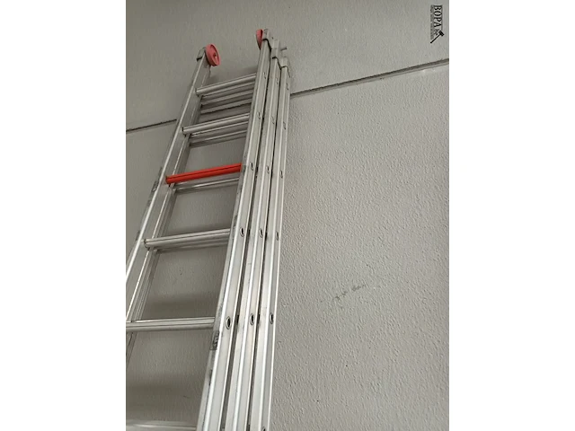 Lot 4 - uitschuifbare aluminium ladder - afbeelding 4 van  4