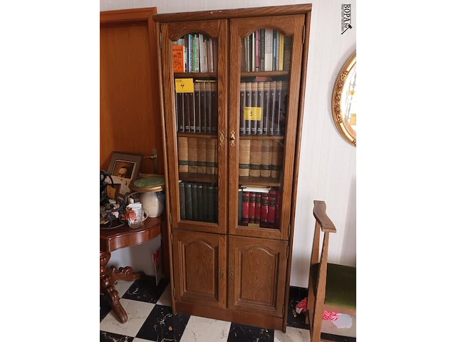 Lot 4 - vitrine kast - afbeelding 1 van  3