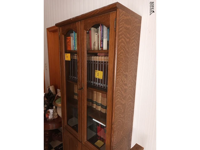 Lot 4 - vitrine kast - afbeelding 2 van  3