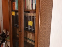 Lot 4 - vitrine kast - afbeelding 2 van  3