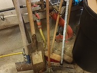 Lot 4 - vuilnisbakken en werkmateriaal. 8 stuks - afbeelding 3 van  4