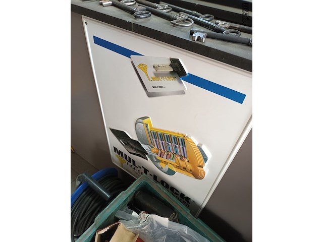 Lot 4 - wandreclame voor sloten. 11 stuks - afbeelding 3 van  6