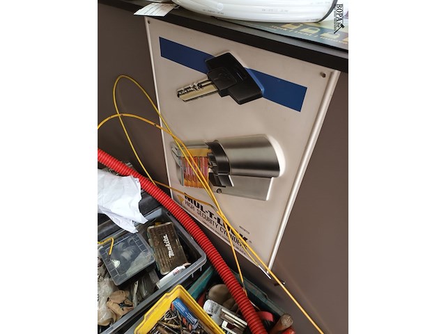 Lot 4 - wandreclame voor sloten. 11 stuks - afbeelding 4 van  6