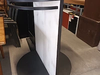 Lot 4 - winkel display voor kledij - afbeelding 3 van  3