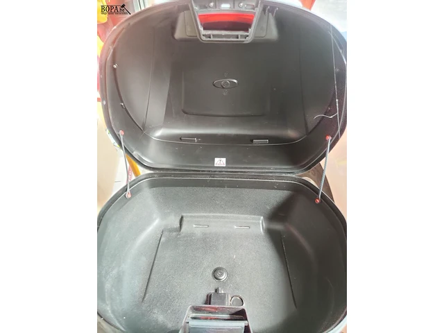 Lot 4 - yamaha helmkoffer - afbeelding 2 van  3