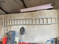 Lot 40 - aluminium uitschuifbare ladder - afbeelding 2 van  2