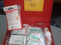 Lot 40 - ehbo kistje met inhoud - afbeelding 1 van  3