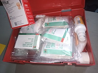 Lot 40 - ehbo kistje met inhoud - afbeelding 2 van  3